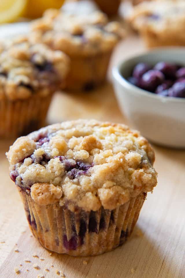 Blueberry Muffins with Crumb Topping - Fifteen Spatulas