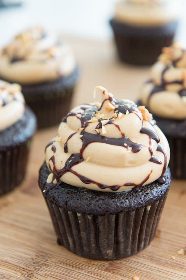 Chocolate Peanut Butter Cupcakes - Fifteen Spatulas