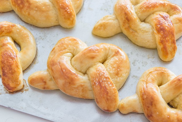 How to make the best homemade soft pretzel 