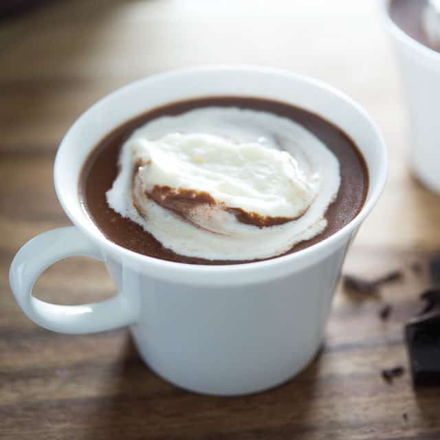 https://www.fifteenspatulas.com/wp-content/uploads/2015/01/Hot-Chocolate-Recipe-Fifteen-Spatulas-1-640x640.jpg