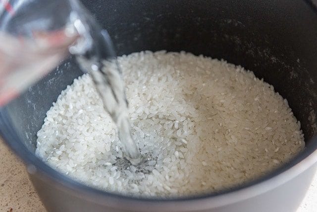How to make sushi rice in a rice cooker - Belly Rumbles