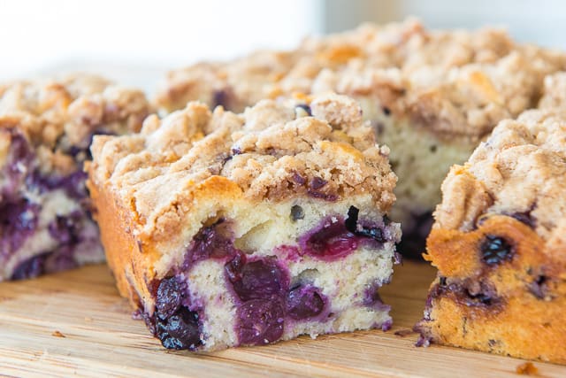 Blueberry Buckle (Coffee Cake with Streusel) - Fifteen Spatulas